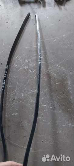 Молдинг лобового стекла на Nissan Skyline v35