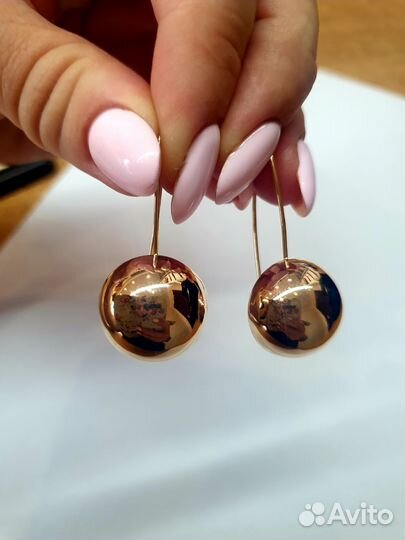 Золотые серьги шары длинные 585