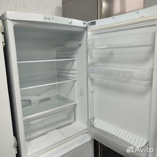 Холодильник б/у Indesit