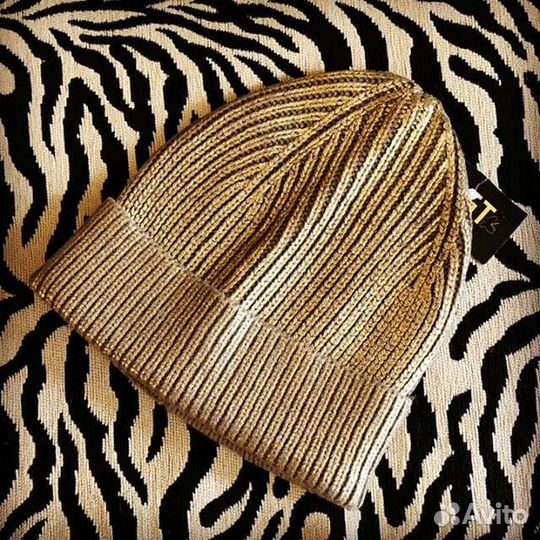 Шапка с золотым напылением