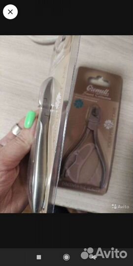 Кисти для макияжа и щипчики для ногтей