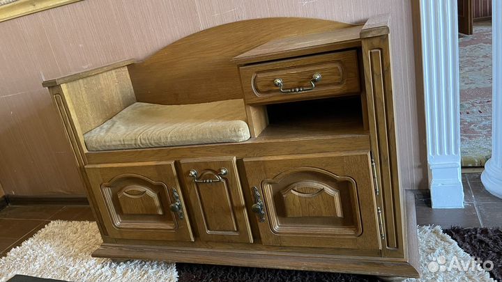 Тумба банкетка под телефон
