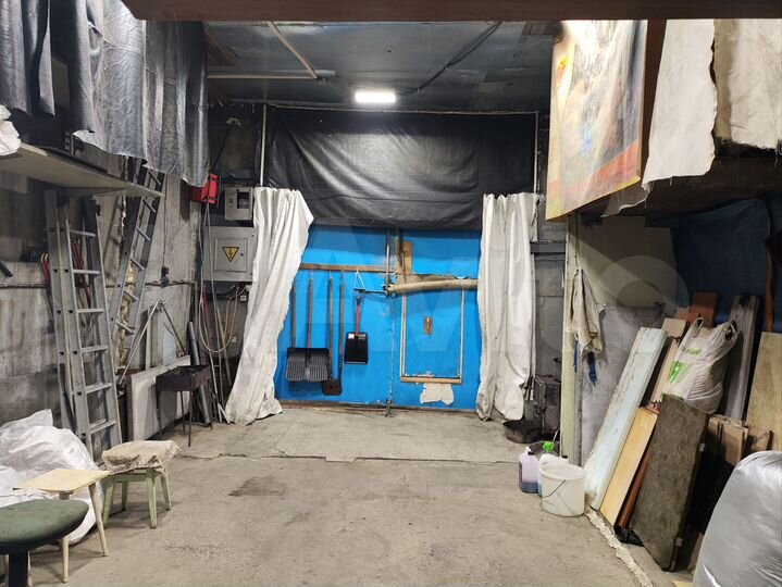 Гараж, > 30 м²