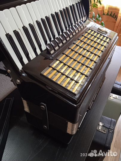 Аккордеон немецкий вельтмастер 4/4