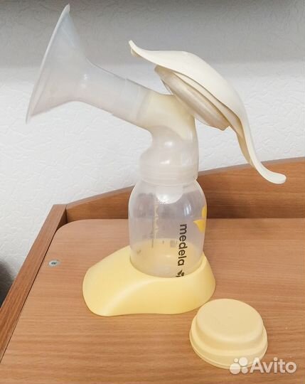 Молокоотсос ручной Medela Harmony