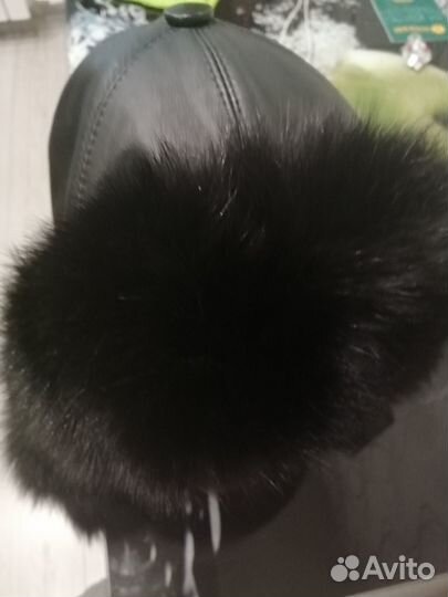 Продаю шапку. Кожа, песец, не носили