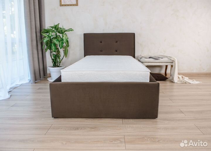 Кровать с матрасом