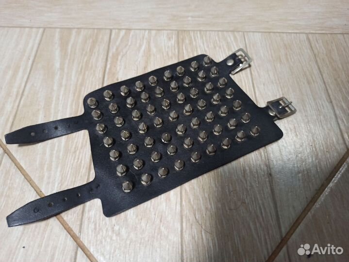 Напульсник с шипами, Рок атрибутика