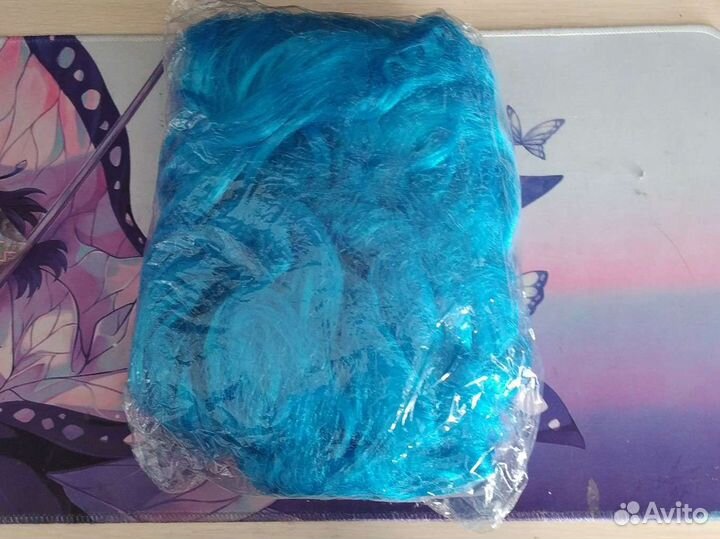 Голубой парик