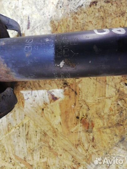 Стойка амортизатора передняя левая Mitsubishi