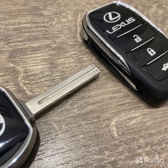 Выкидной ключ Lexus