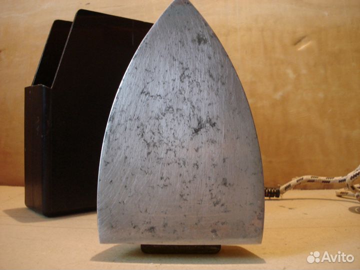 Утюг малогабаритный и утюг бытовой