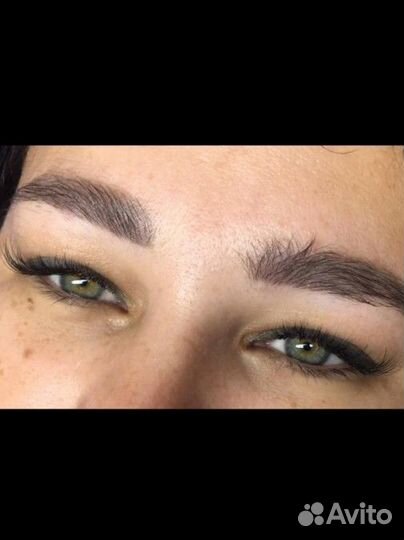 Мастер по наращиванию ресниц