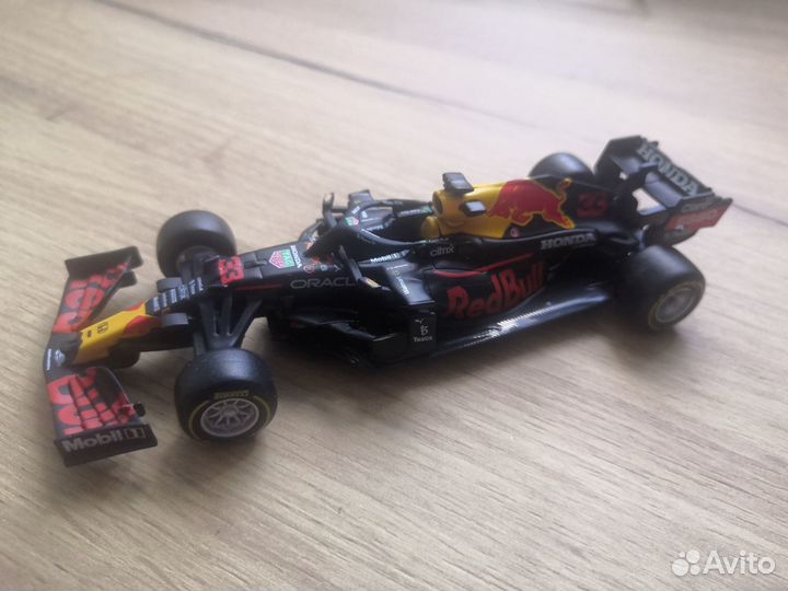 Bburago formula 1 Mercedes Red Bull Ferrari 2021