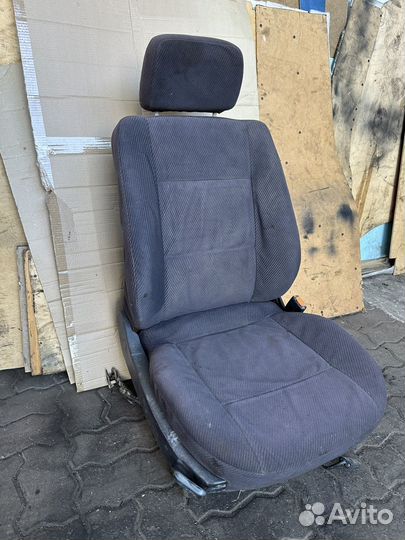 Сиденье переднее правое Audi 80 B4; B3