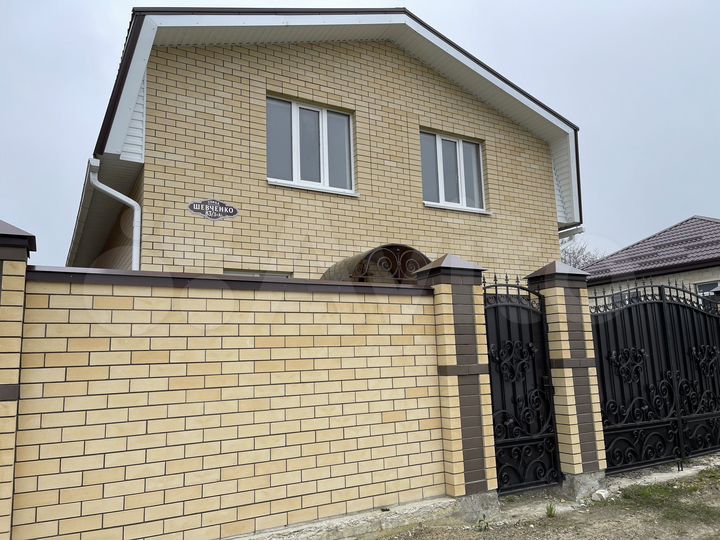 Коттедж 185 м² на участке 4 сот.