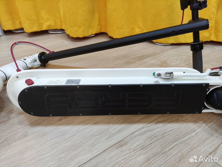 Электросамокат Xiaomi Mijia M365 белый