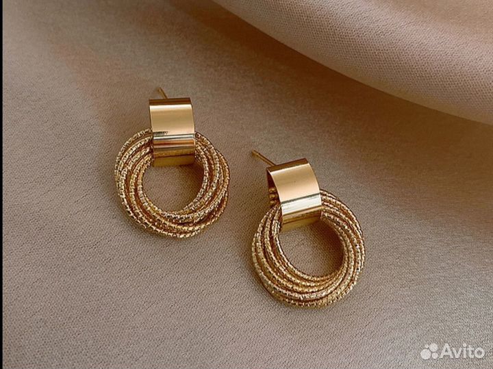 Стильные серьги