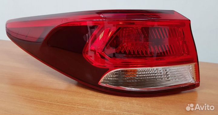 Фонарь задний левый наружный Kia Rio 4