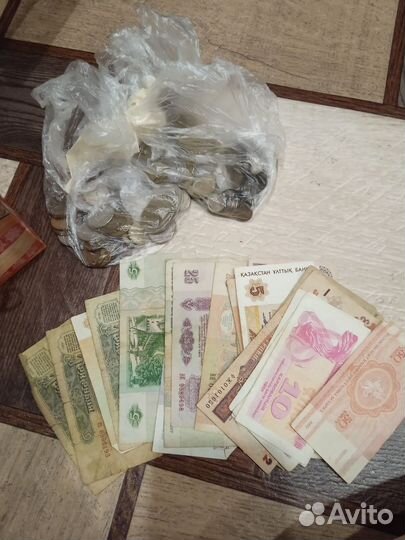 Монеты и купюры