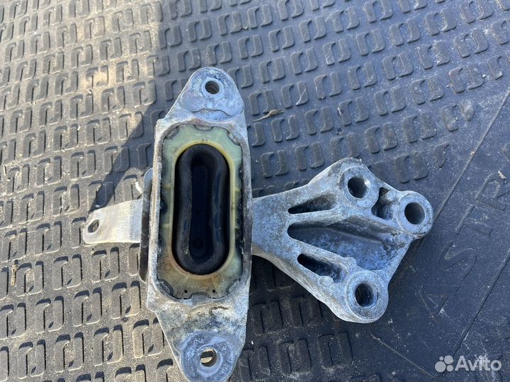 Опора подушка двигателя опель астра J