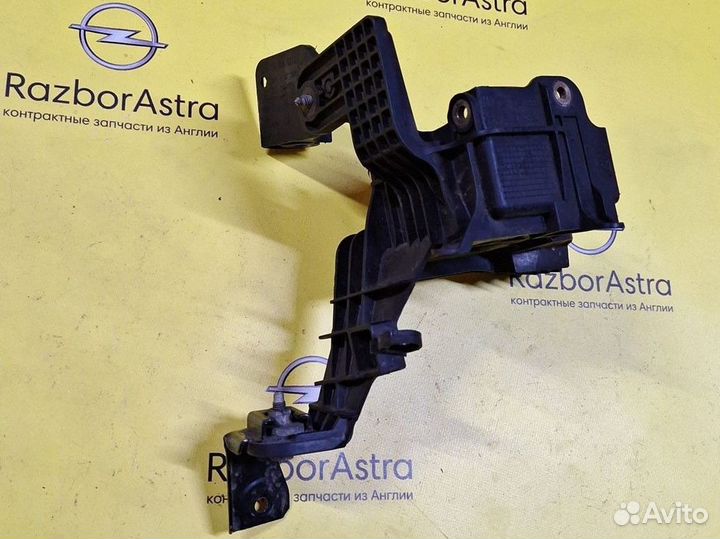 Кронштейн блока ABS Opel Astra H