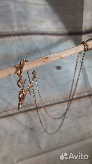 Подвеска с оленем