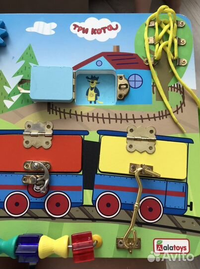 Бизиборд паравозик три кота
