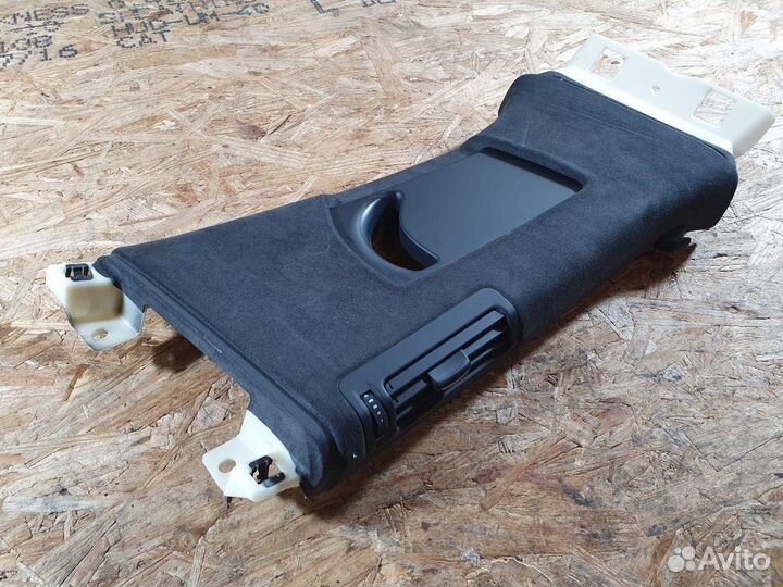 Обшивка центральной стойки правая верхняя Audi A8