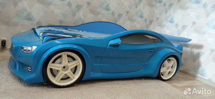 Детская кровать машина