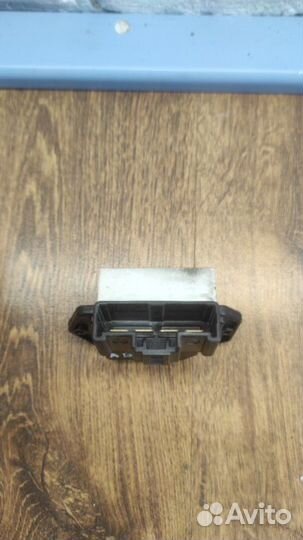 Резистор печки Toyota Avensis T250 седан 1 2008