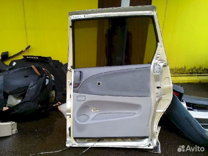 Дверь задняя правая Toyota Estima ACR40