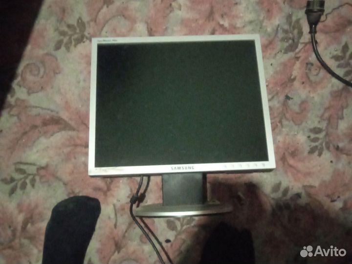 Монитор Samsung syncmaster740n