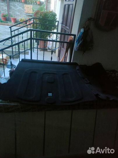 Обшивка крышки багажника Шевроле Круз седан 2011