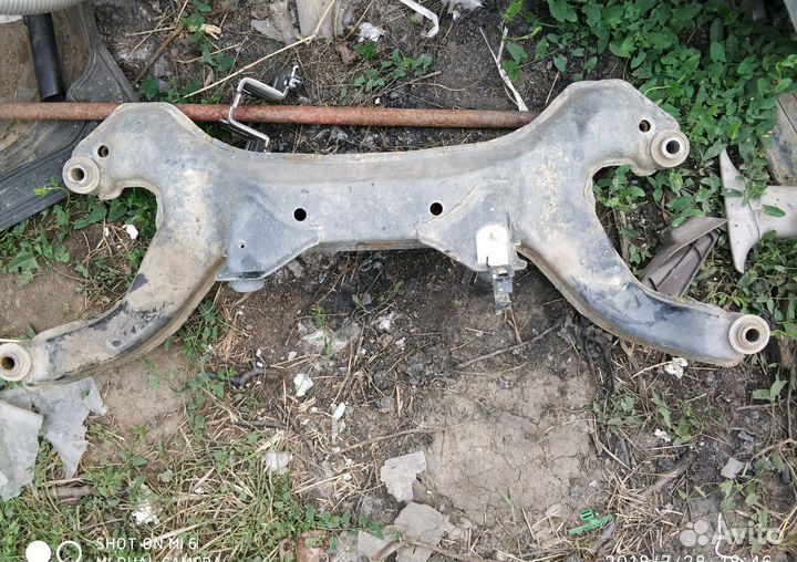 Передний подрамник Nissan Bluebird Primera Sunny