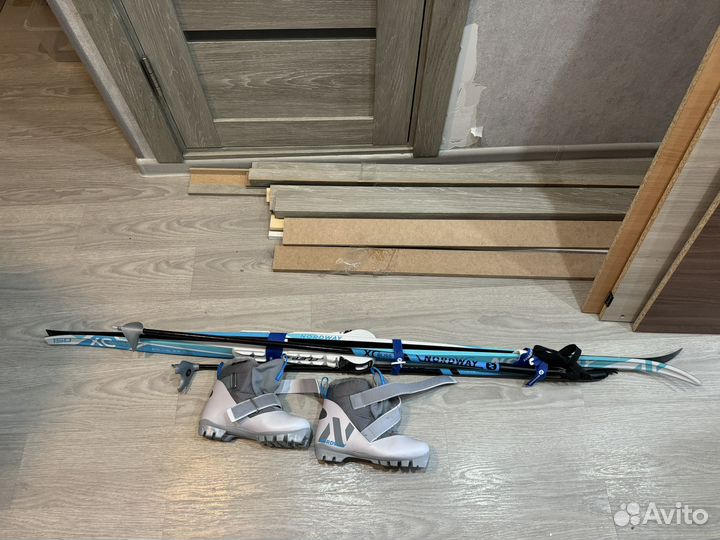 Беговые лыжи и ботинки