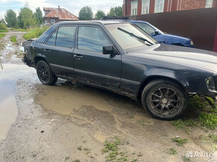 Заднее левое крыло Mersedes W124