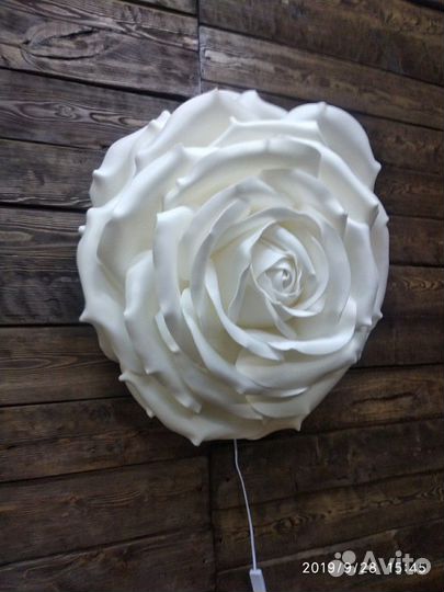 Цветы из изолона, светильник