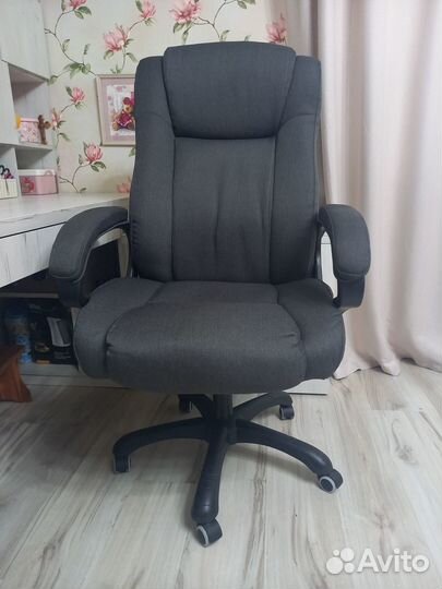 Большое компьютерное кресло до 180 кг. новое
