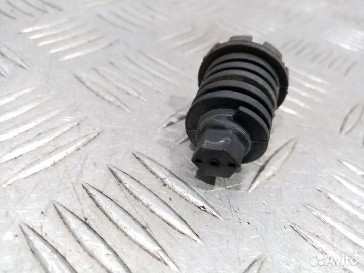 Б/У Отбойник капота#003