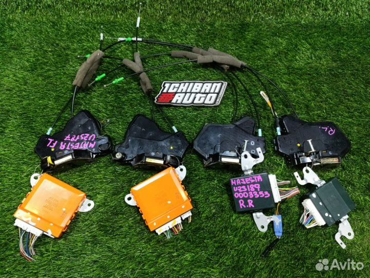 Замок двери Toyota Crown Majesta UZS187