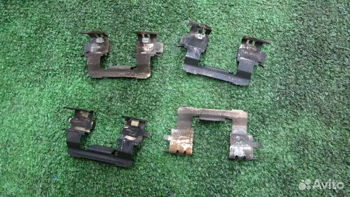 Скоба суппорта передняя Toyota Allion ZZT245