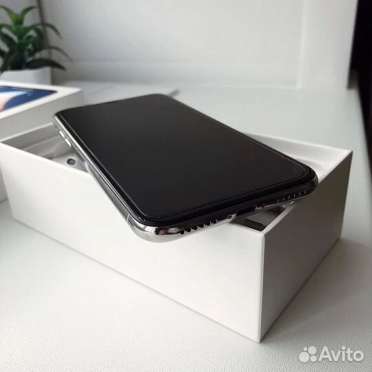 iPhone X, 64 ГБ