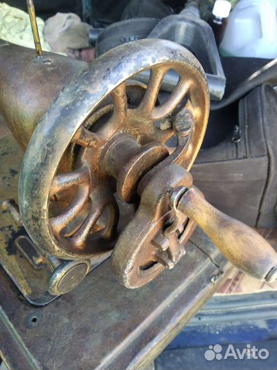 Швейная машина зингер