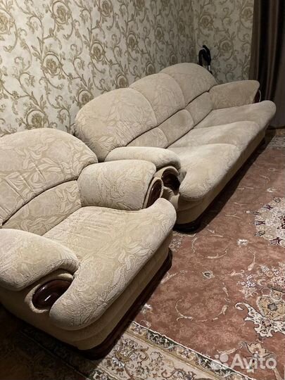 Диван и два кресла