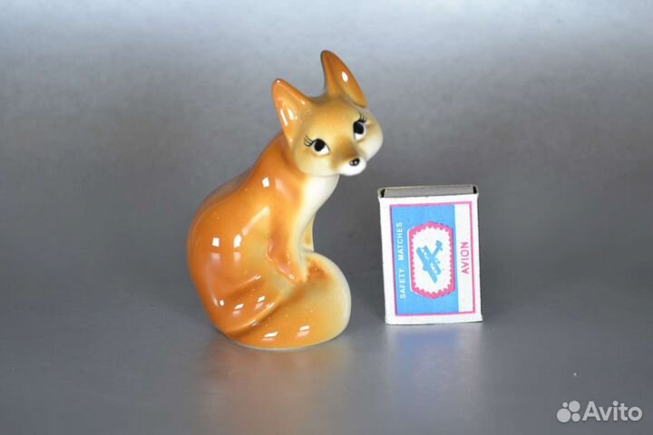 Лиса большая фарфоровая статуэтка