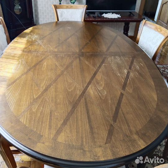 Кухонный стол и стулья