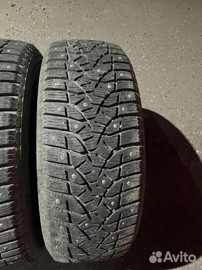 Bridgestone Blizzak Spike-02 215/55 R17 98T