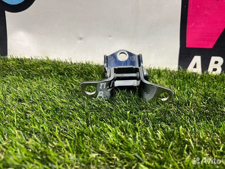 Петля двери передней левой Fiat 124 2018