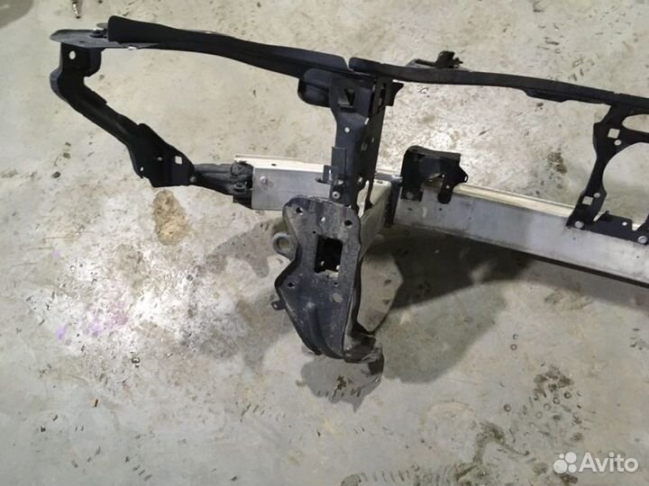 Рамка радиаторов передняя Mercedes-Benz E-Class